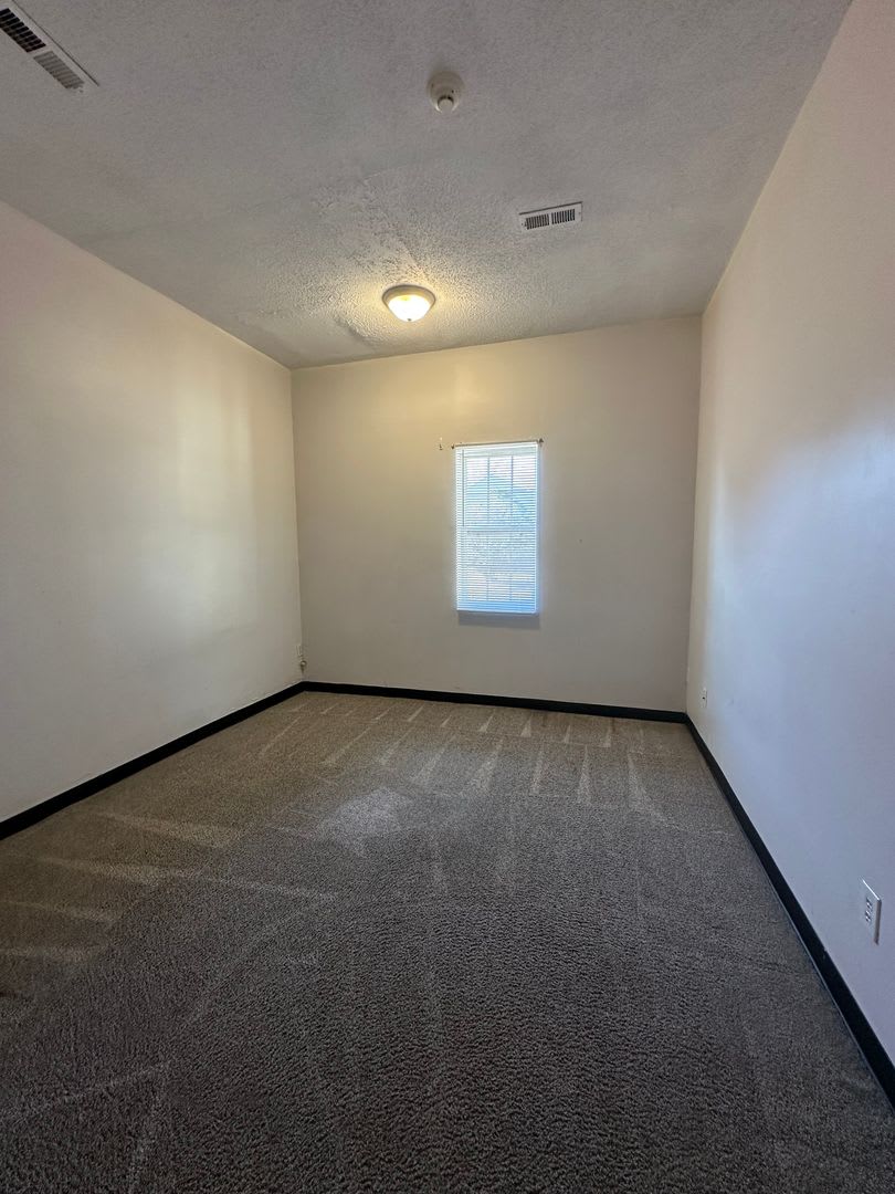 3 Bed 1 Bath Apartment Utilities Included – photo 4