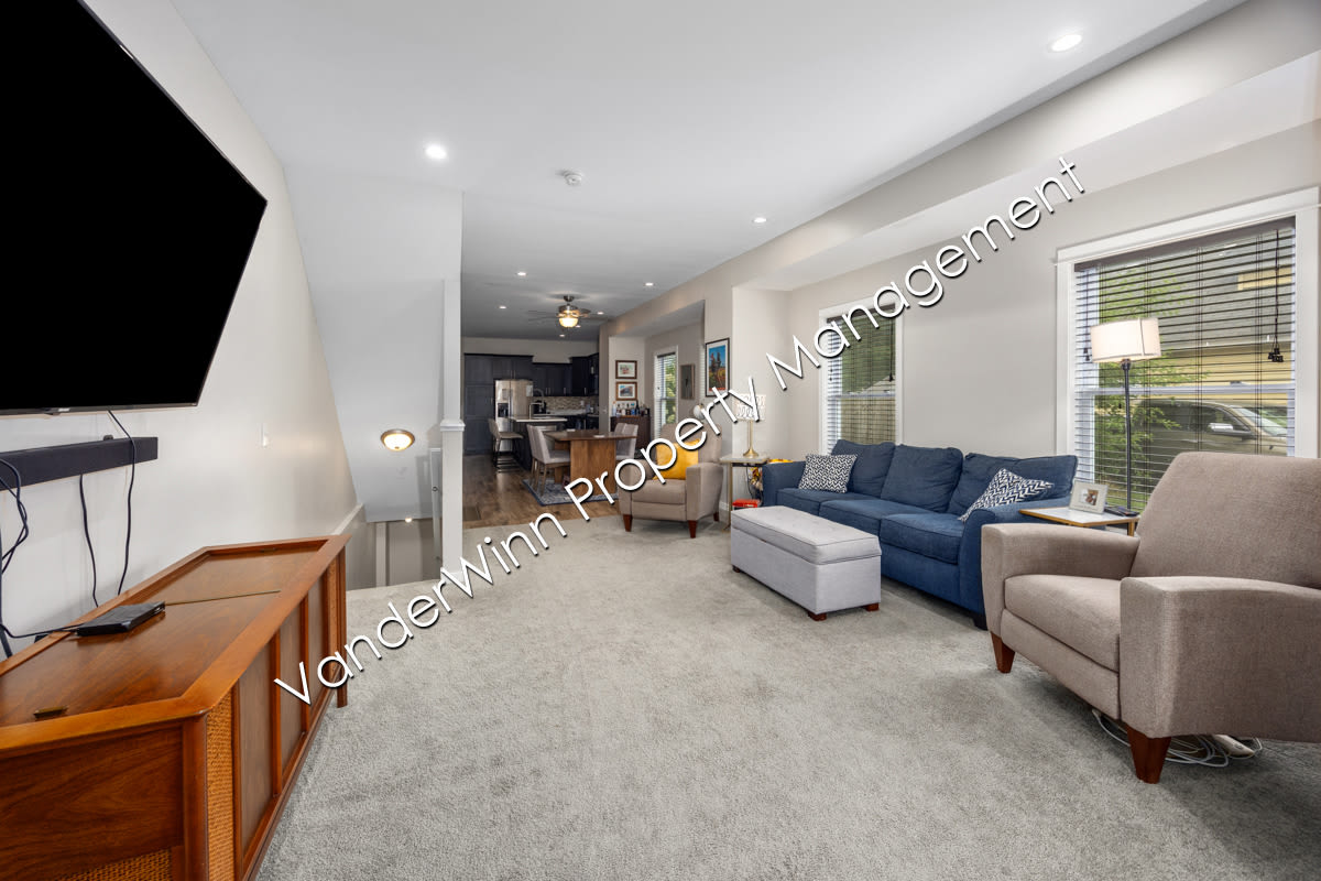 739 Bates Street Southeast – photo 5