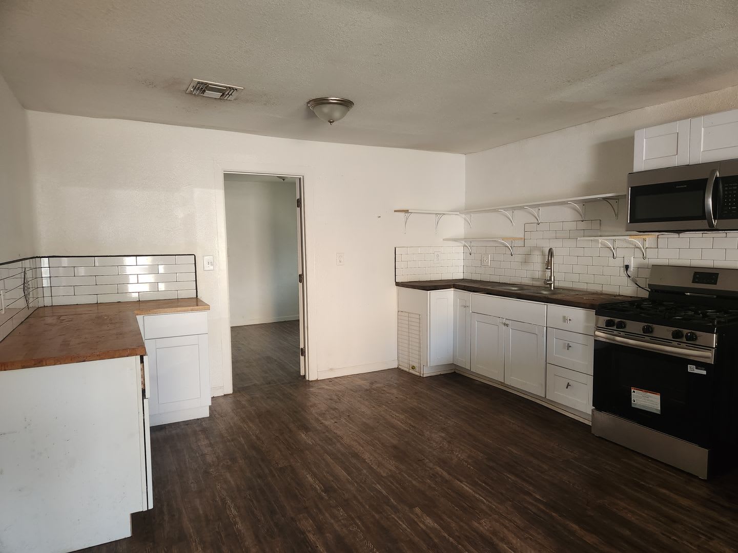 Great location with large yard – photo 3