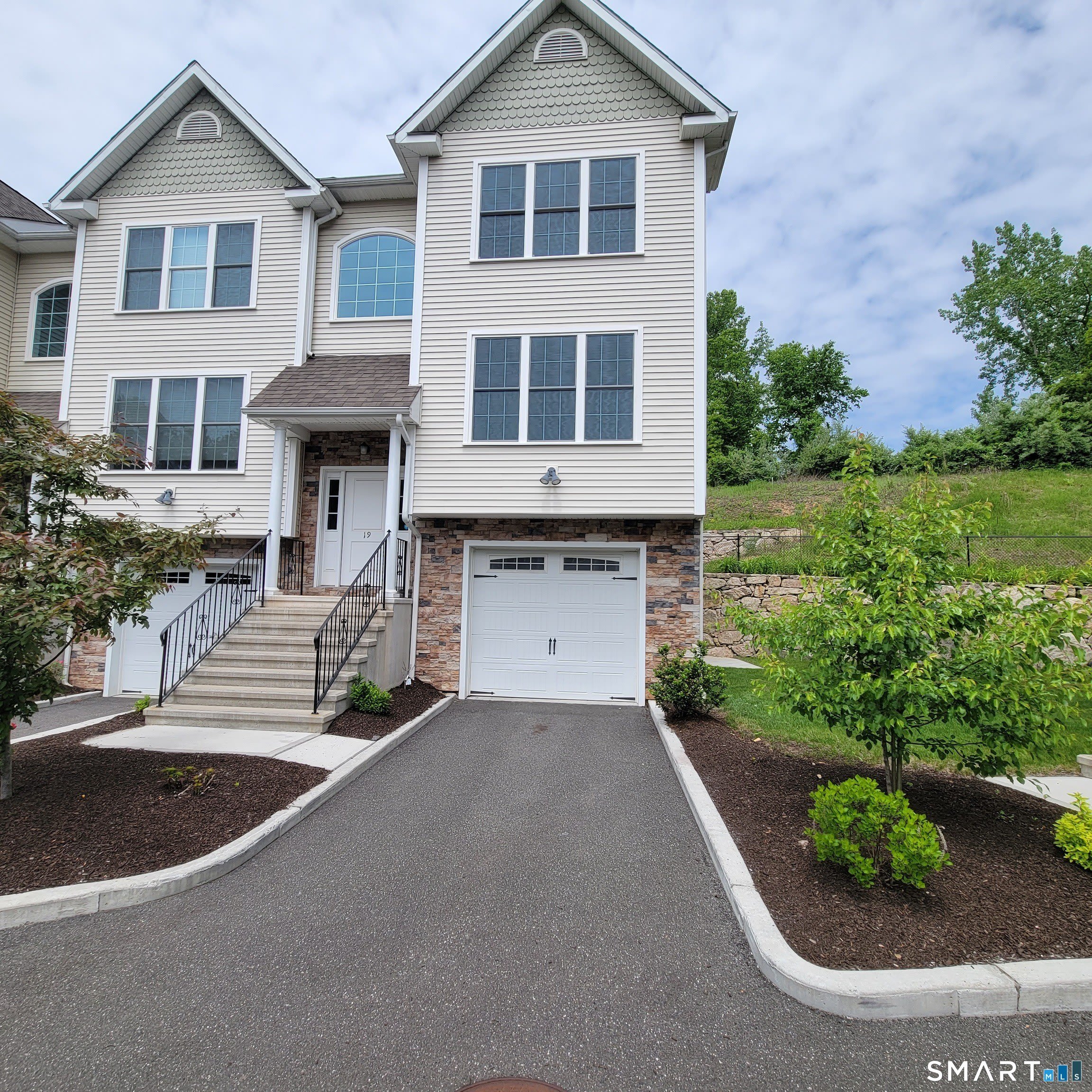 19 Oak Meadows Drive – photo 1