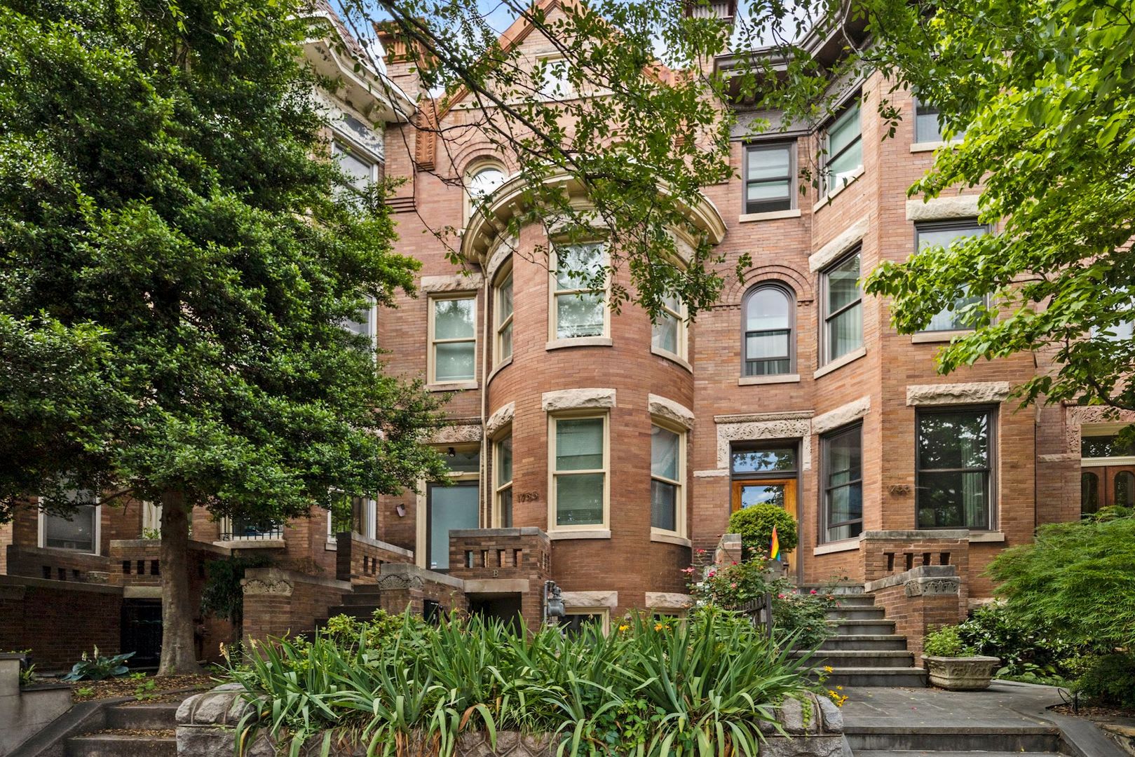 Sunlit & Fully Updated 2BR/1BA Condo in the Heart of U Street Corridor – photo 1
