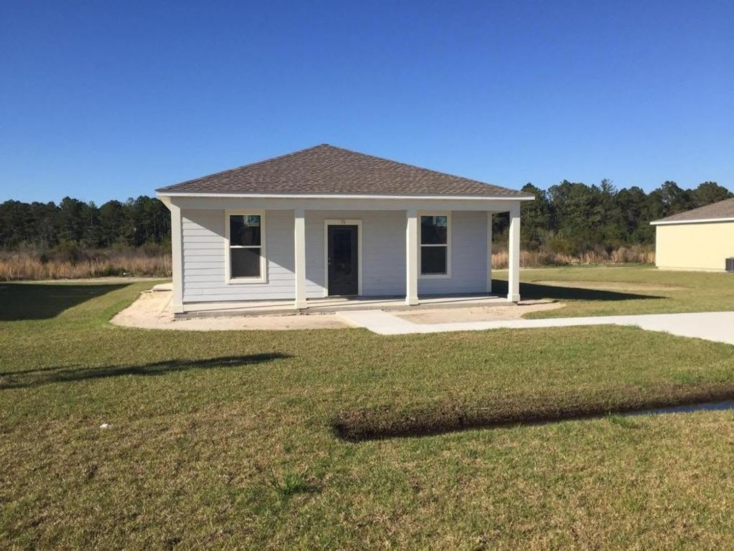 3 Bedroom 2 Bath Home In Freeport 660 Tropical Way Freeport Florida Great Location – photo 1