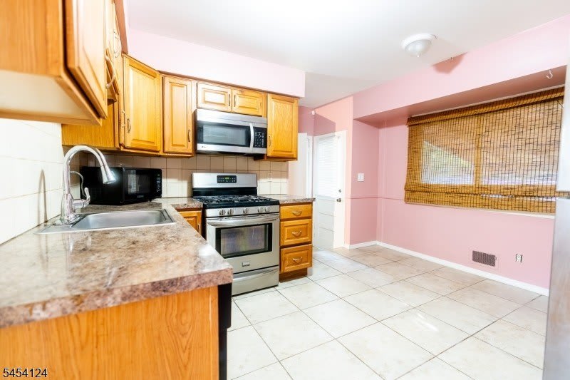 640 Warfield Rd – photo 5