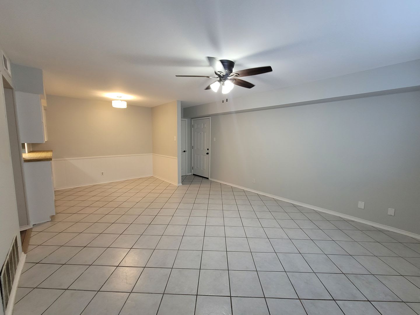 Excellent location! First Floor Condo in NEISD ready for move in Now – photo 5