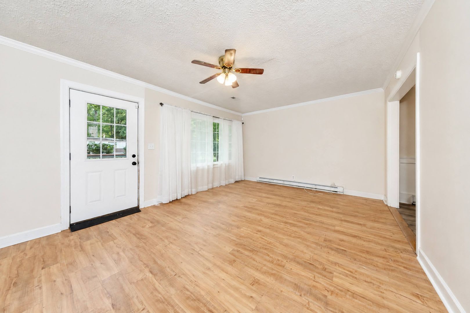 One level 3 bedroom Ranch on large lot – photo 2