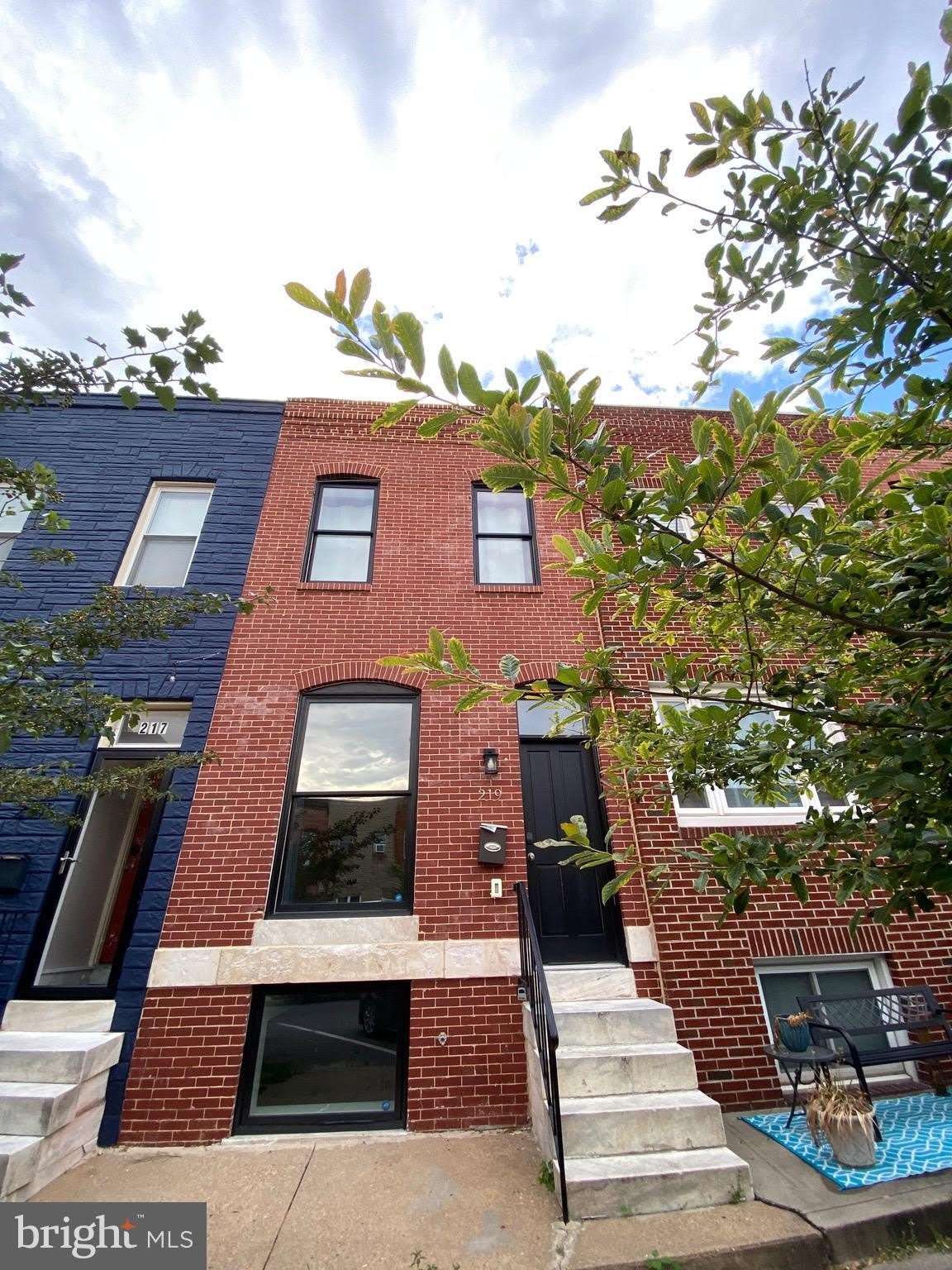 219 S Clinton Street – photo 1