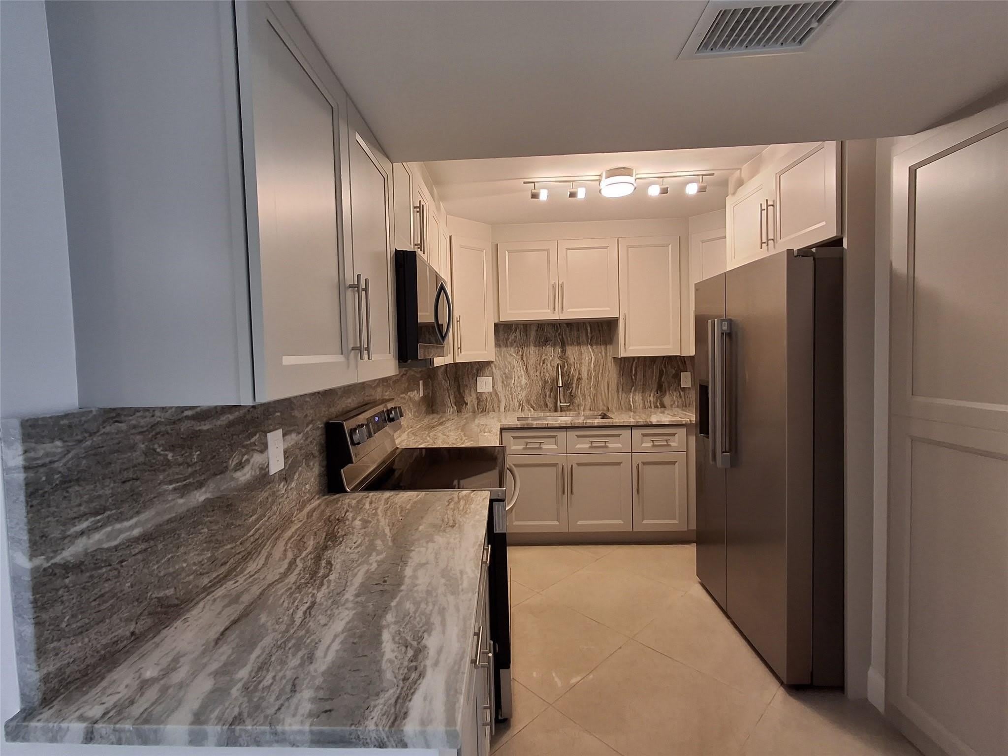 8763 Shadow Wood Boulevard – photo 1
