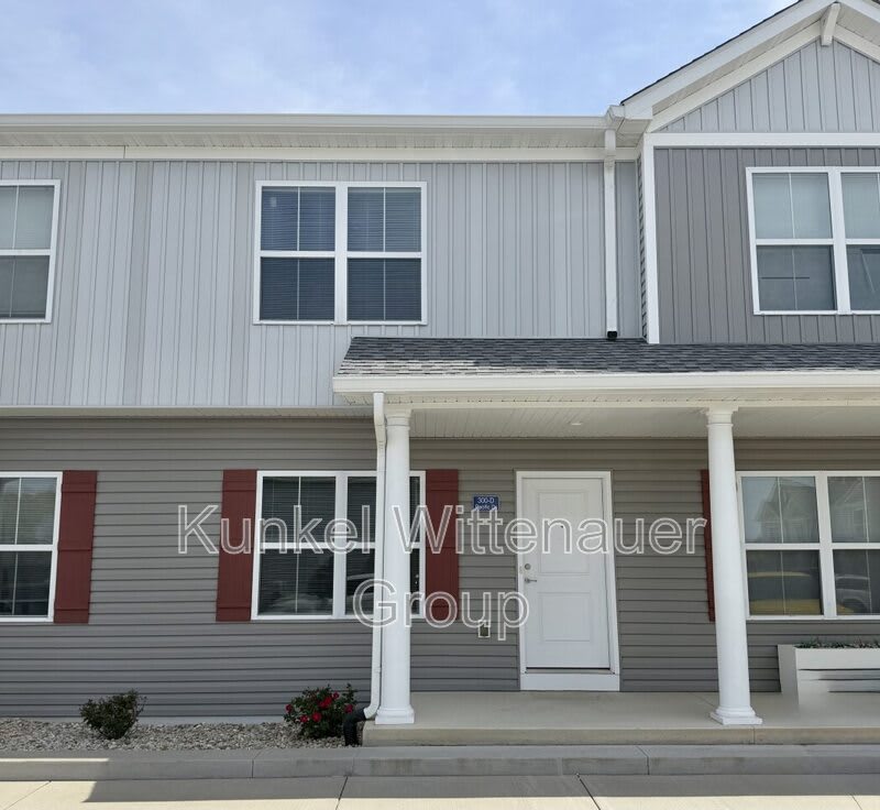 300 D Pacific Drive – photo 1