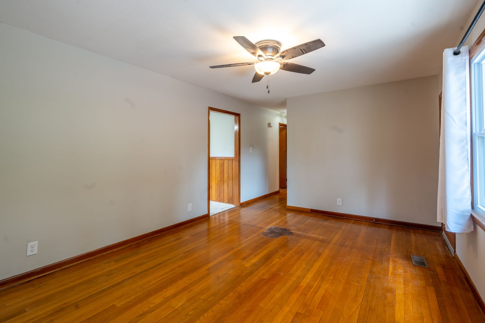 2+ bedrooms and 1.5bath house with office space and partially finished basement – photo 5