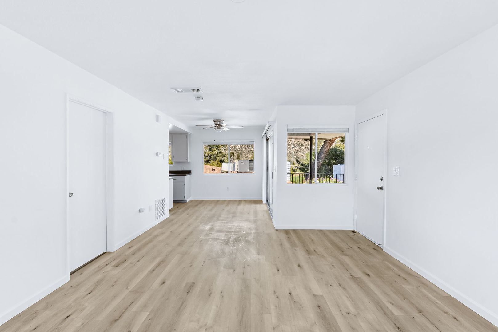 Move in Special $500 Deposit and One Month Free! – photo 5