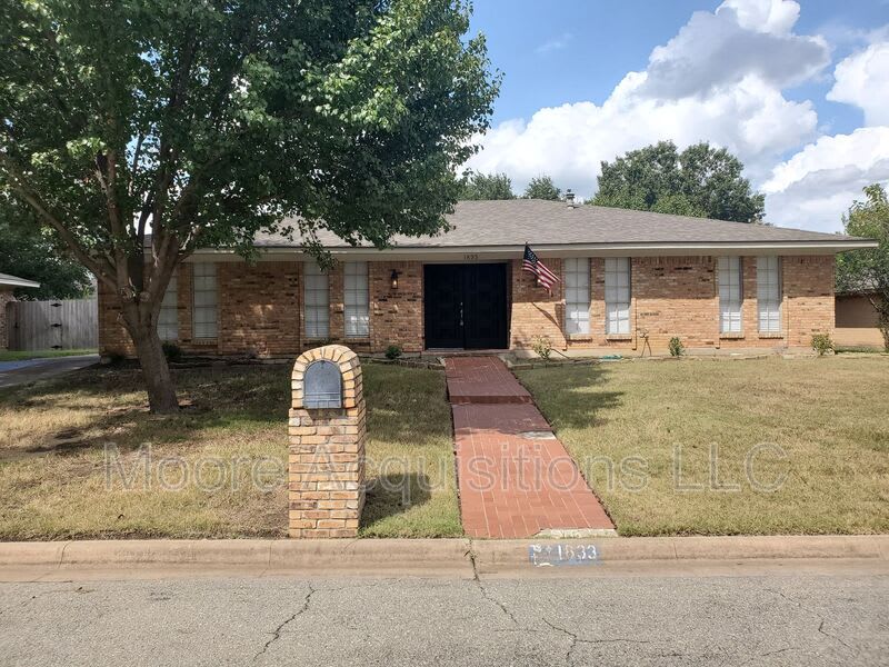 1833 Skyline Dr – photo 1