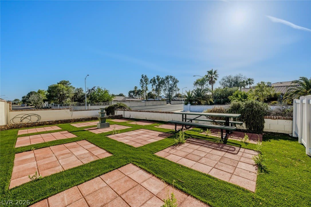 6760 W Oakey Boulevard – photo 3