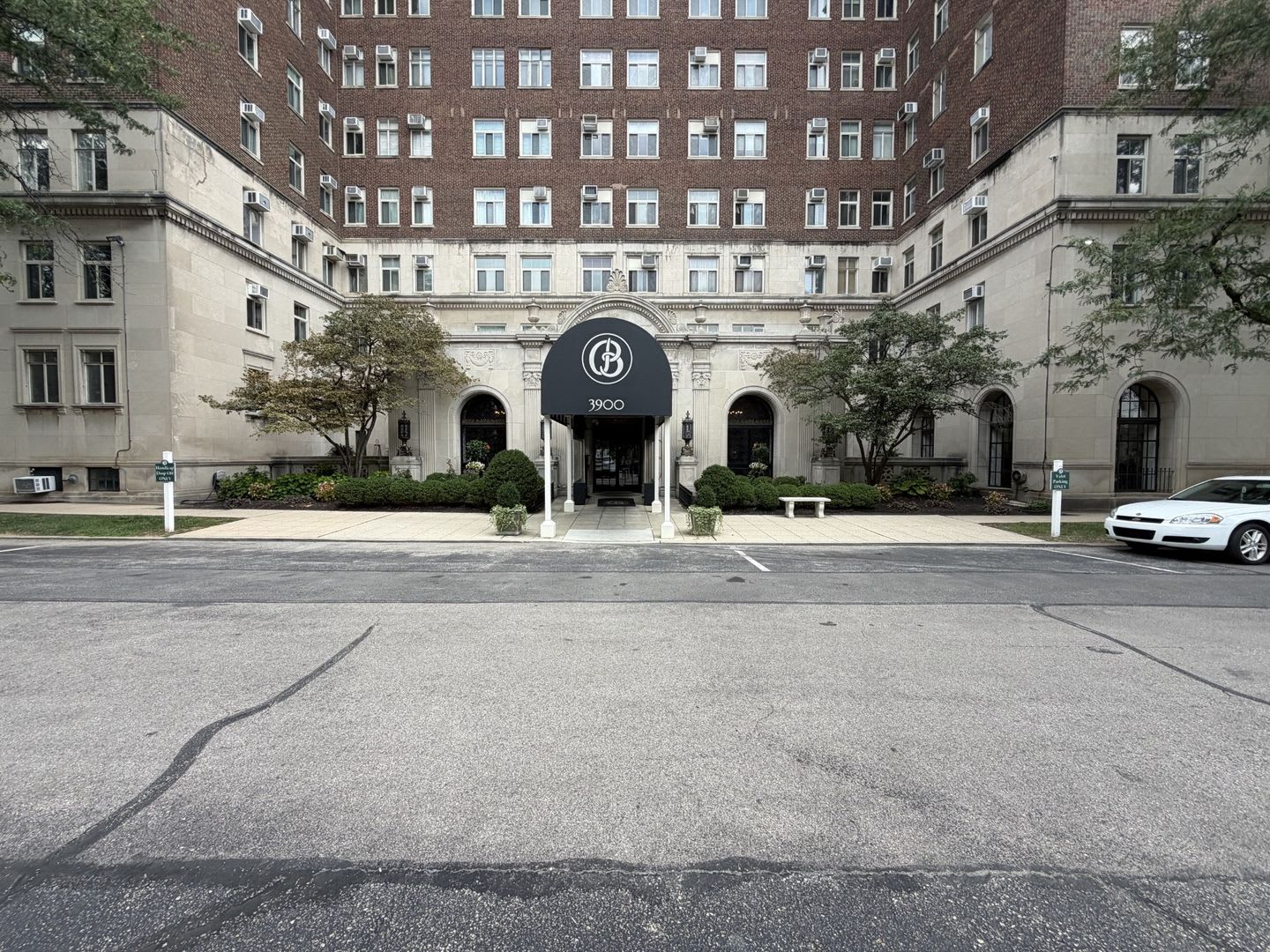 1 Bedroom Available at The Belvedere Manhattan-Style Luxury Living – photo 2
