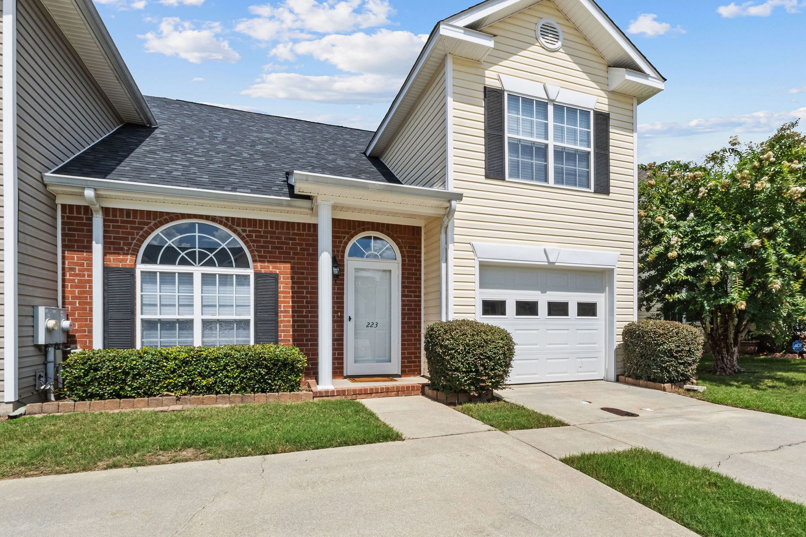 Immaculate townhome in Bay Hill – photo 3