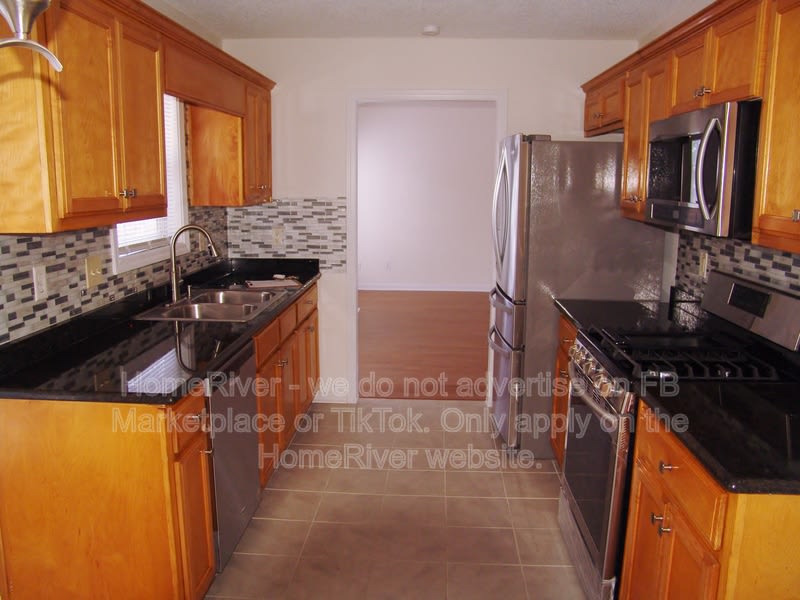 392 Shoal Cir – photo 3