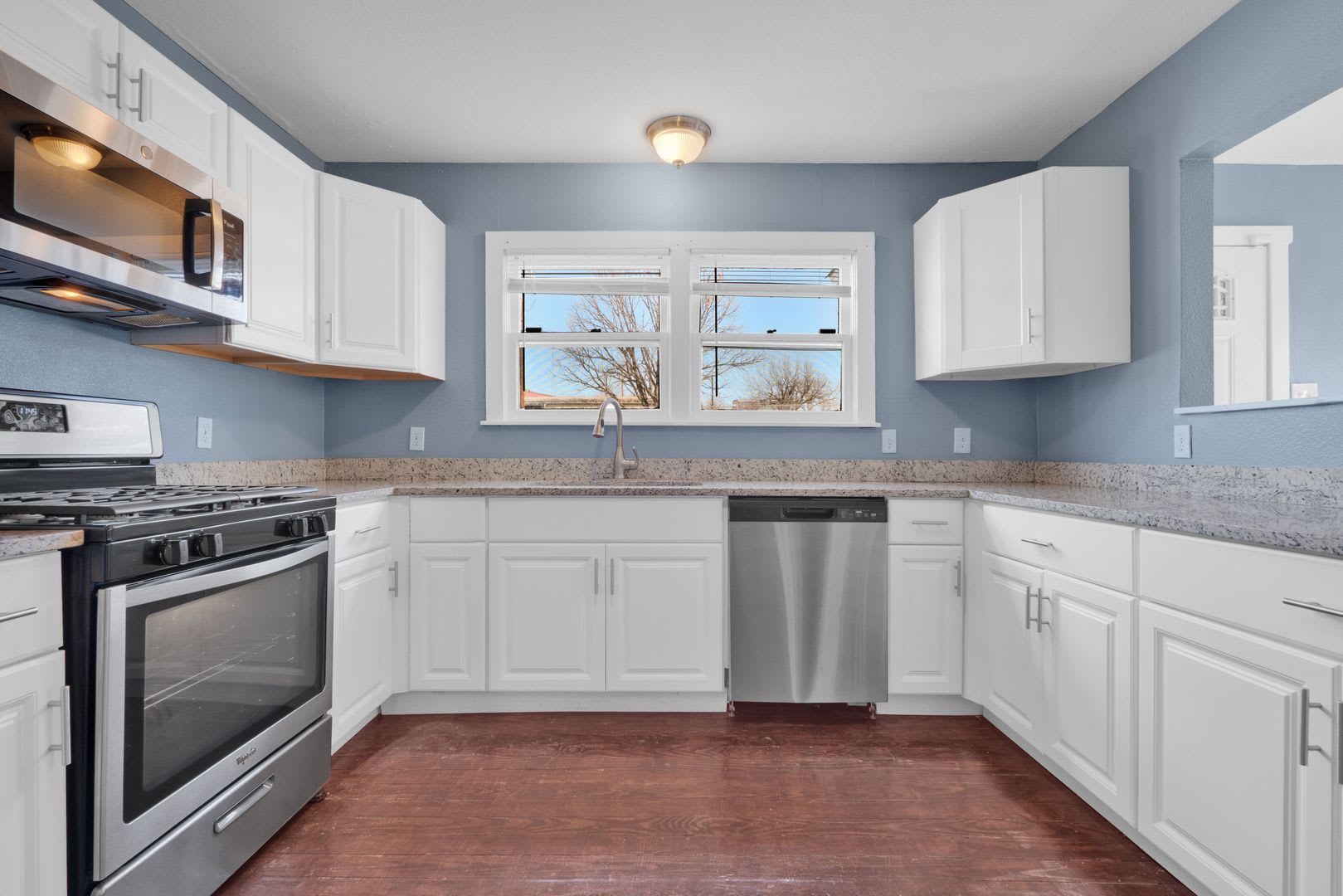 Cozy 3 Bed 2 Bath- Newly Renovated Home in Downtown San Antonio! – photo 1