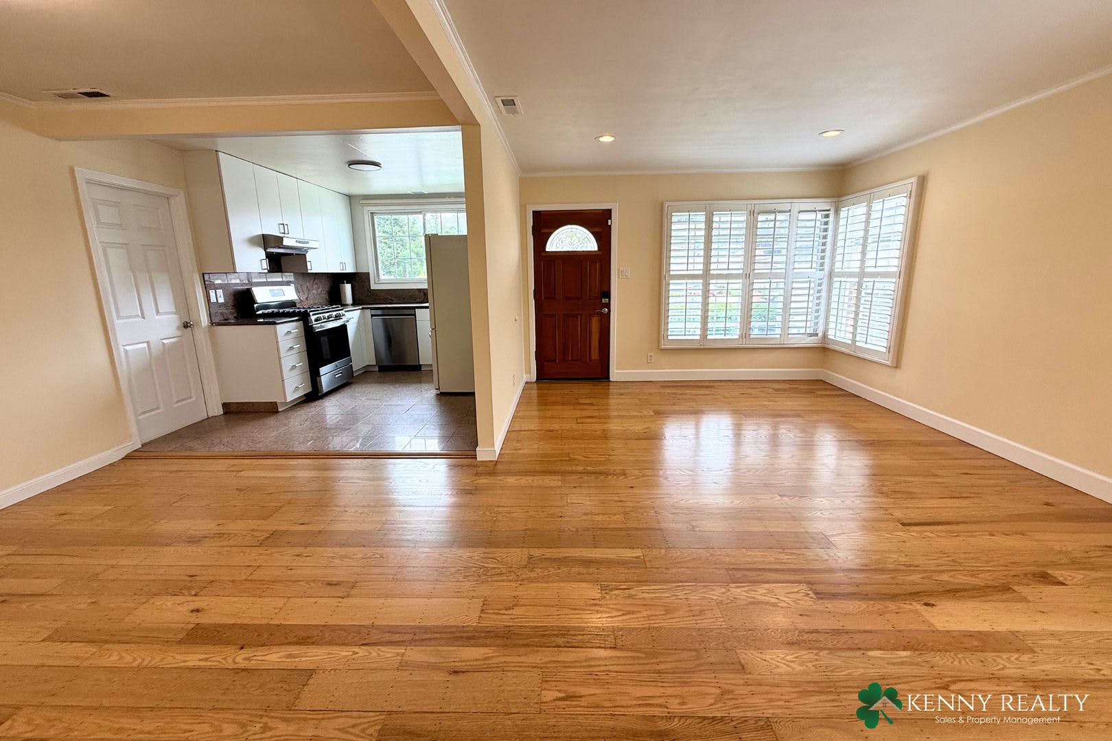 Spacious Brentwood Home with Detached Bonus Room & Solarium – photo 3