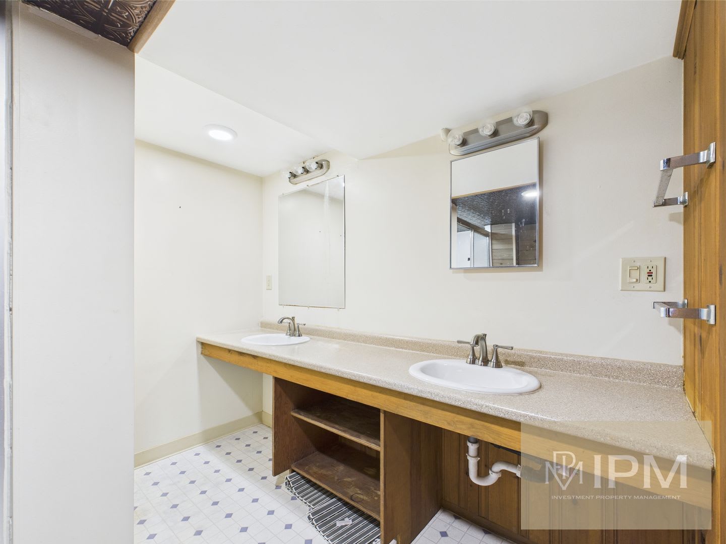 307 N Fayette St – photo 2