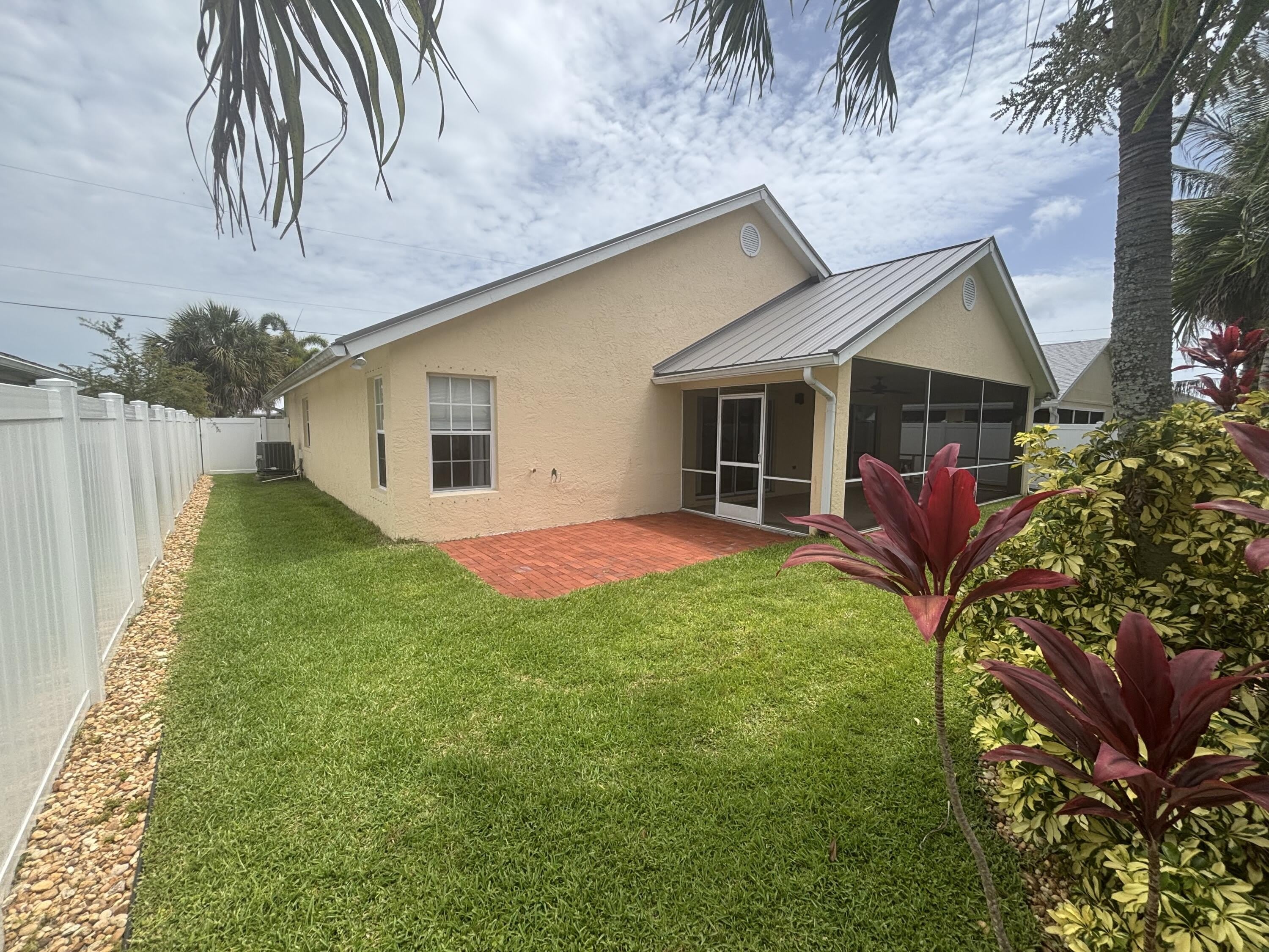 6366 Barbara Street – photo 3