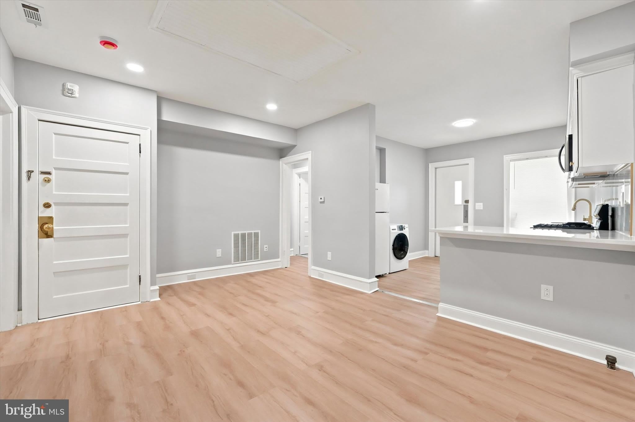 5548 RIDGE Avenue – photo 2