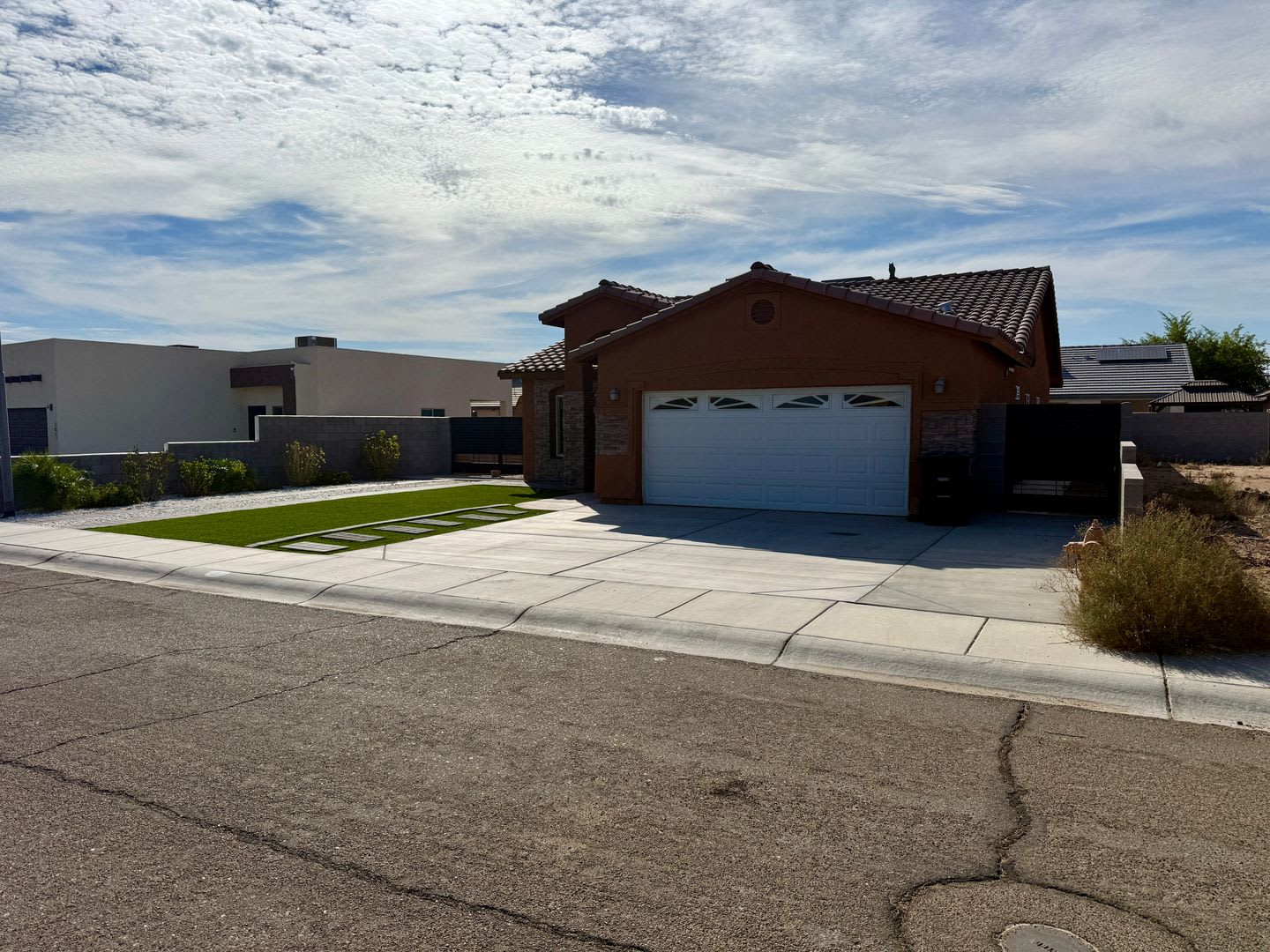 4 Bedroom Home in San Luis AZ. with Fenced Lot and Landcaping – photo 3
