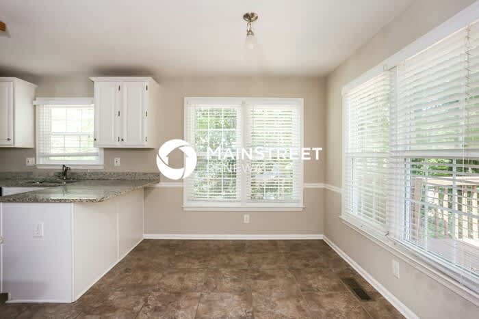 302 Wood Knoll Court – photo 4