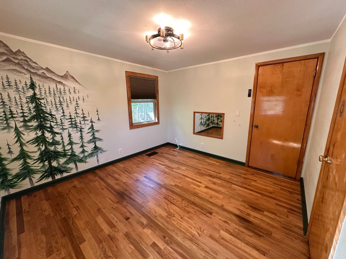 Beautiful 4 bedroom home with views of town – photo 2