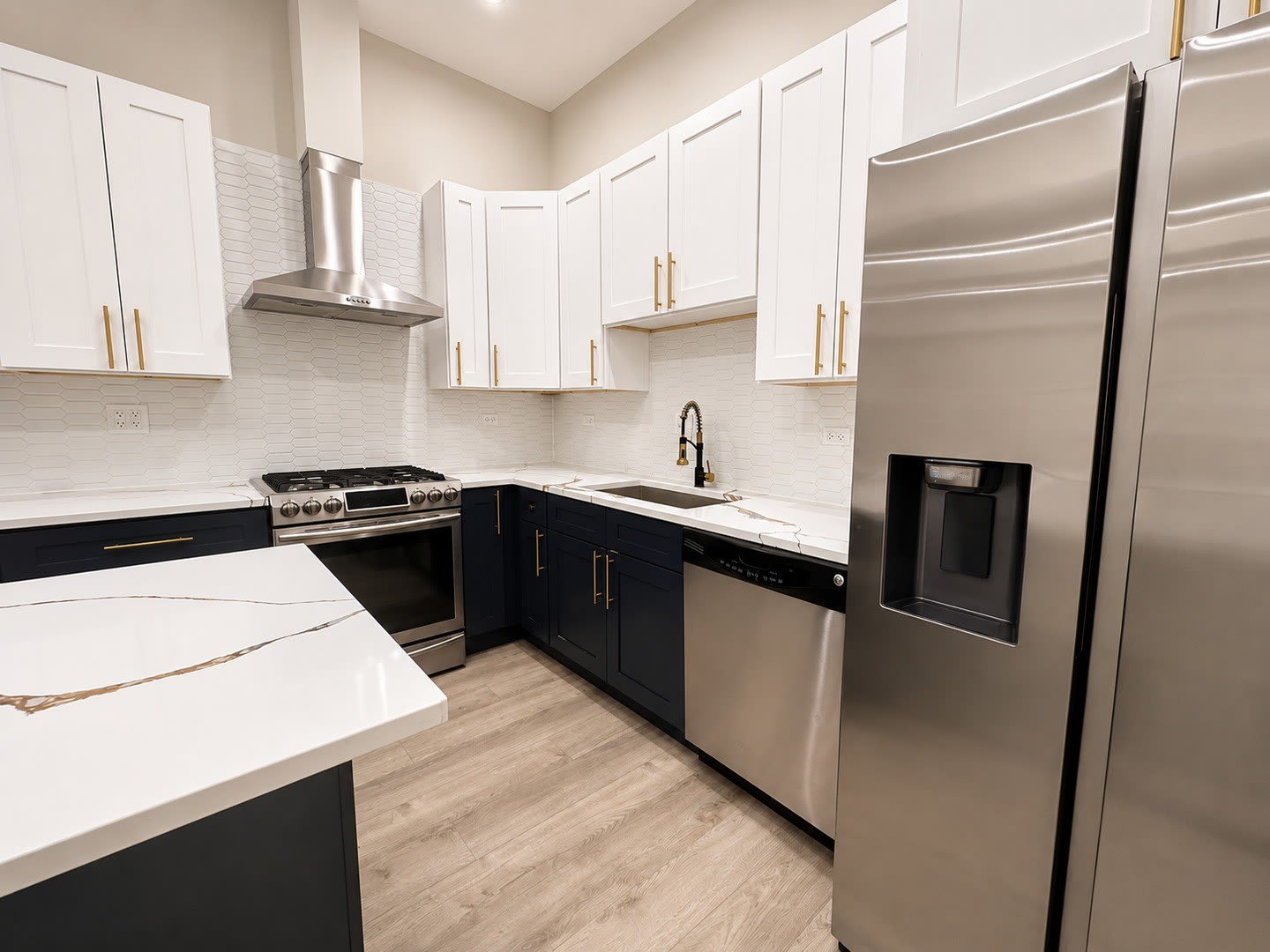 3214 W Lawrence Avenue – photo 5
