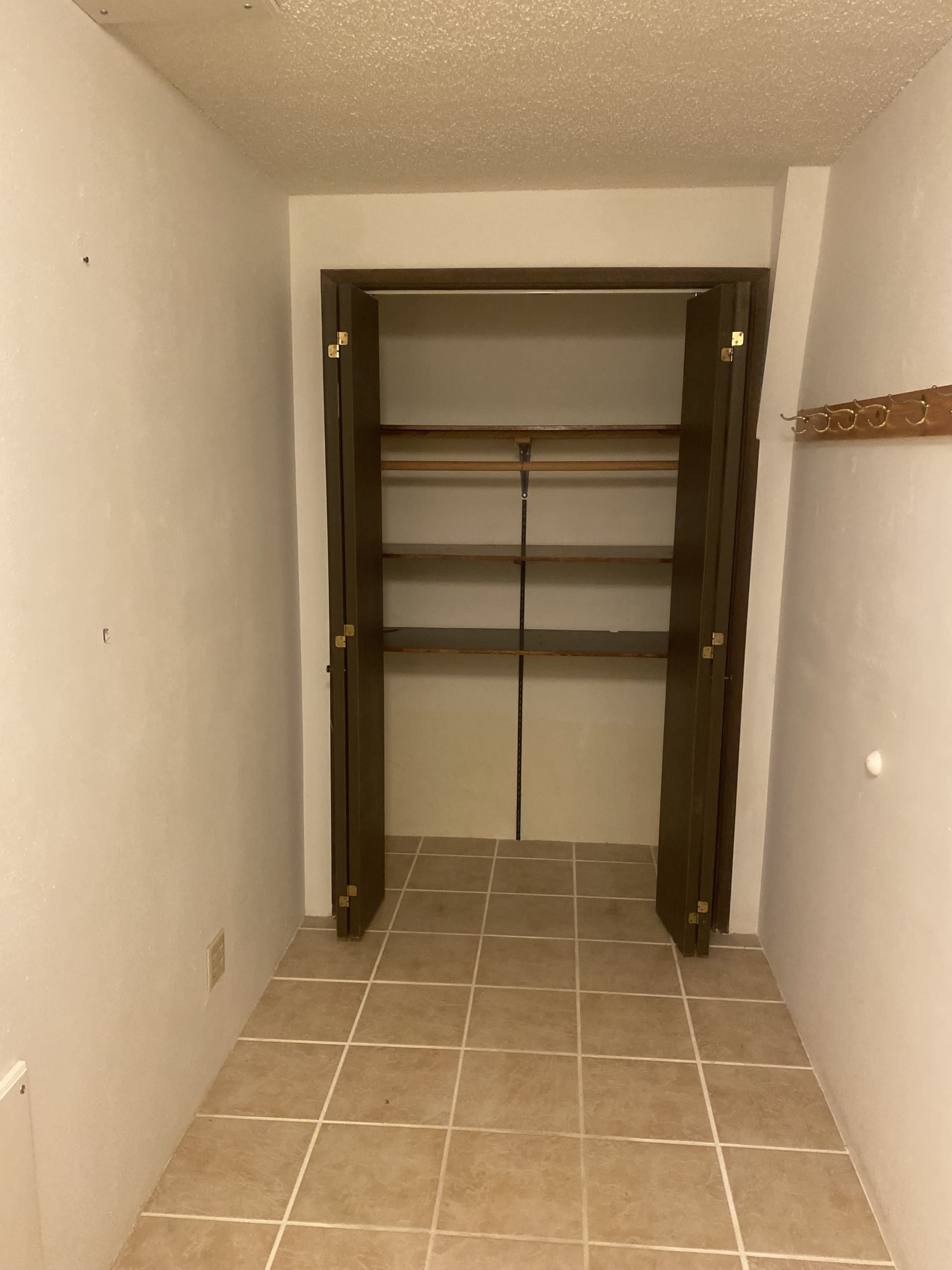 2843 Tongass Avenue 4 – photo 2