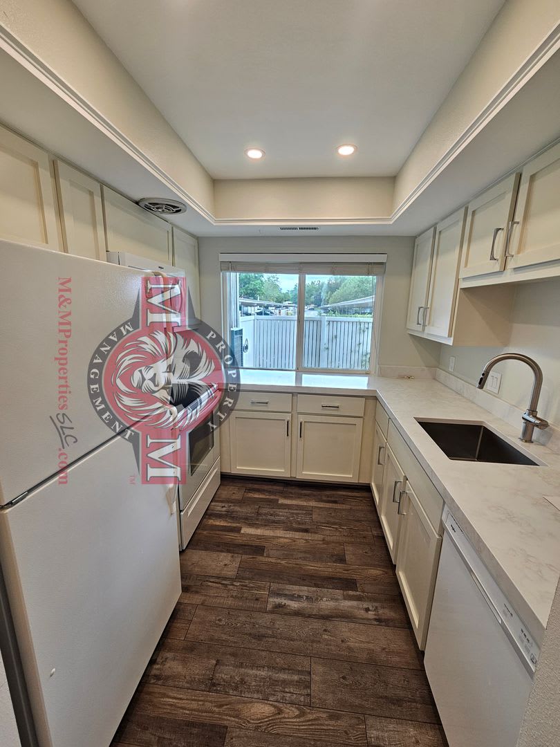 Beautifully Remodeled 2 Bedroom 2 Bathroom Condo In Murray – photo 5