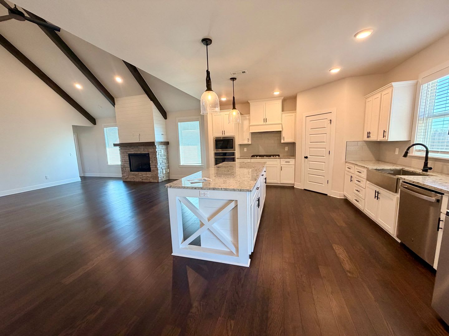 Spacious 4-Bedroom Home with 3-Car Garage – photo 5