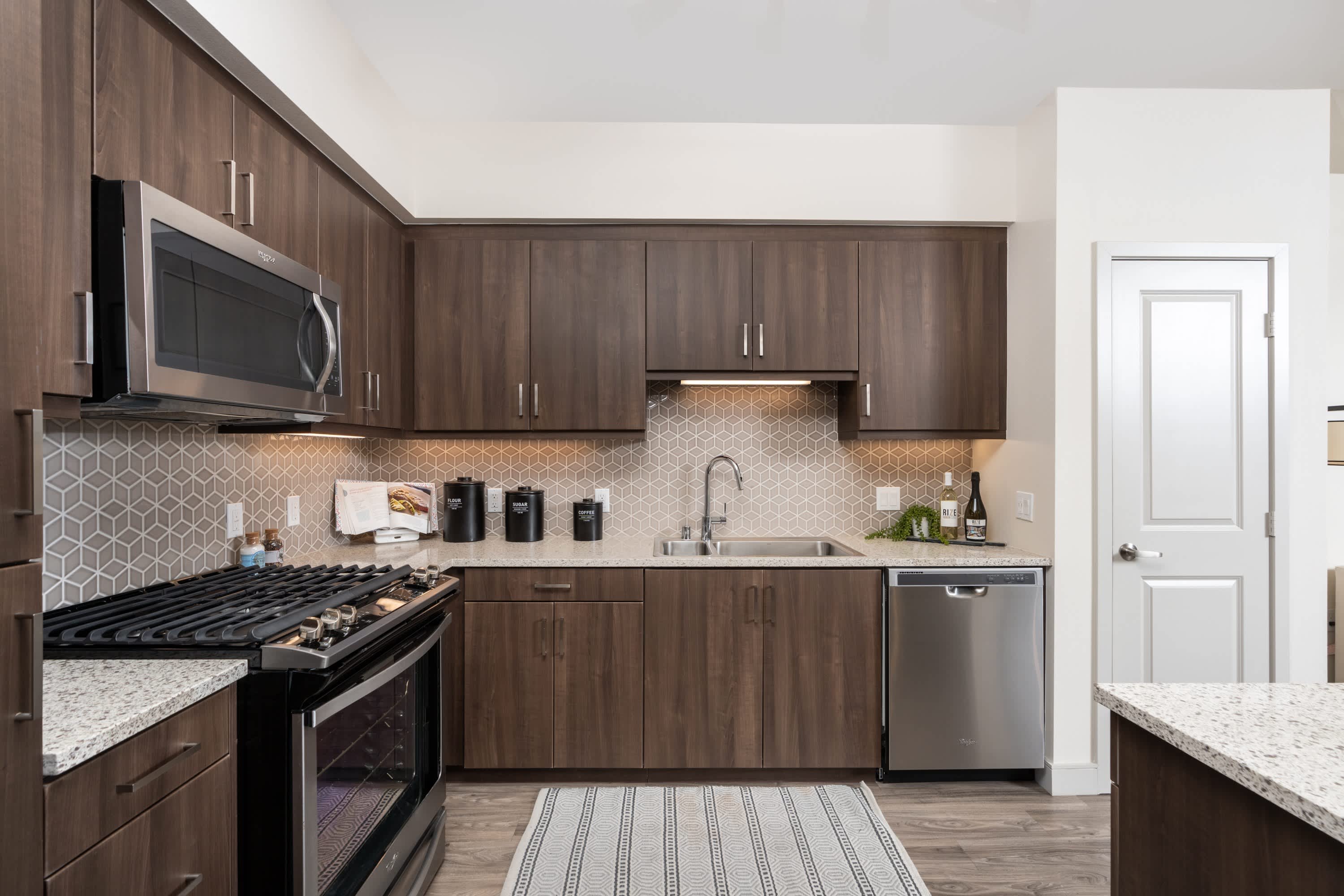 Rize Irvine Apartments – photo 3