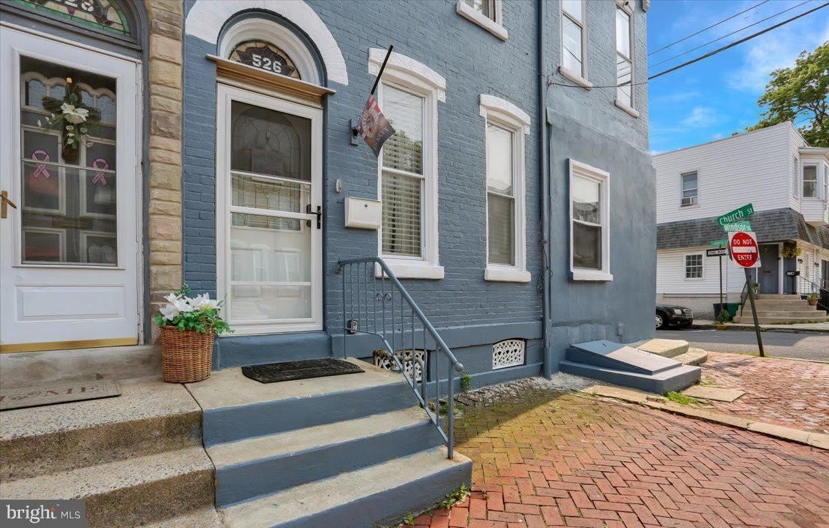 526 WINDSOR Street – photo 2