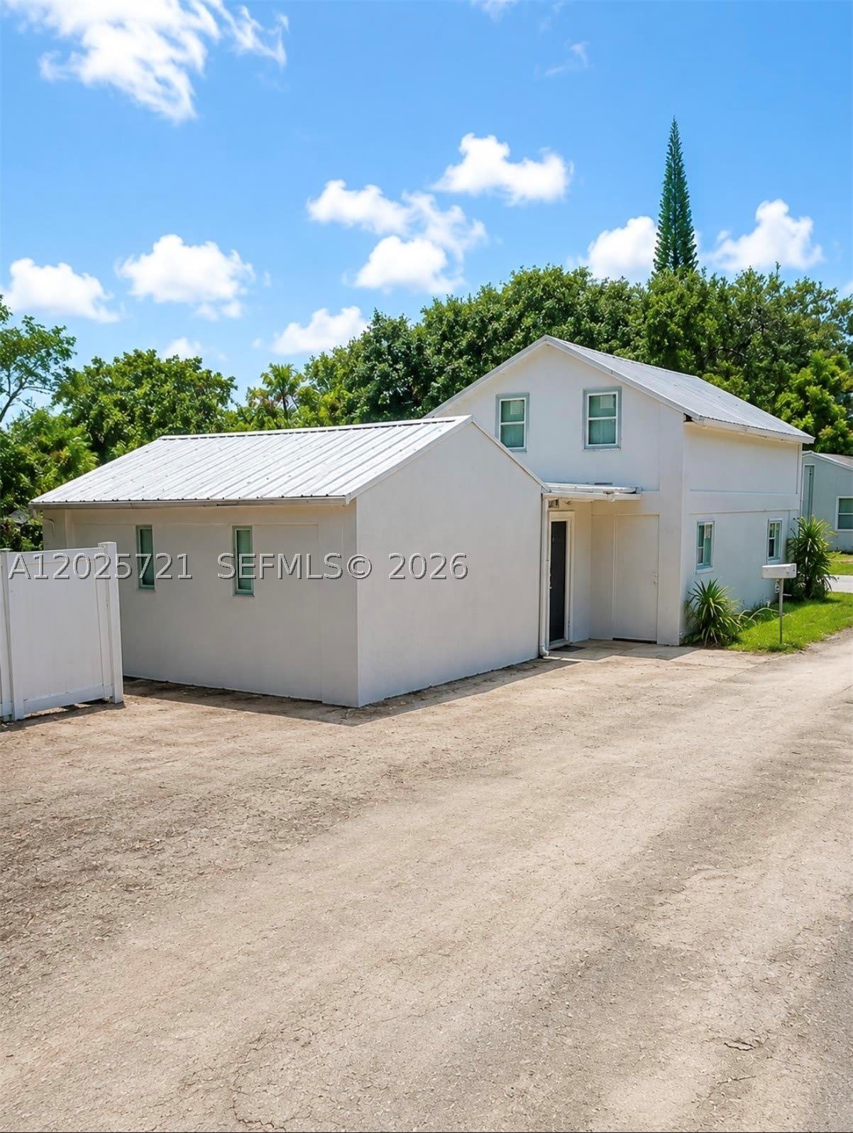 4125 N 32nd Ct – photo 1