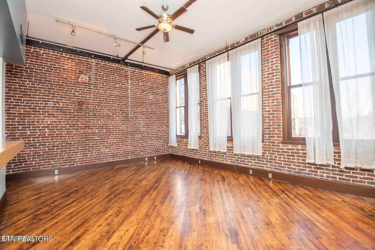 129 W Jackson Ave – photo 5