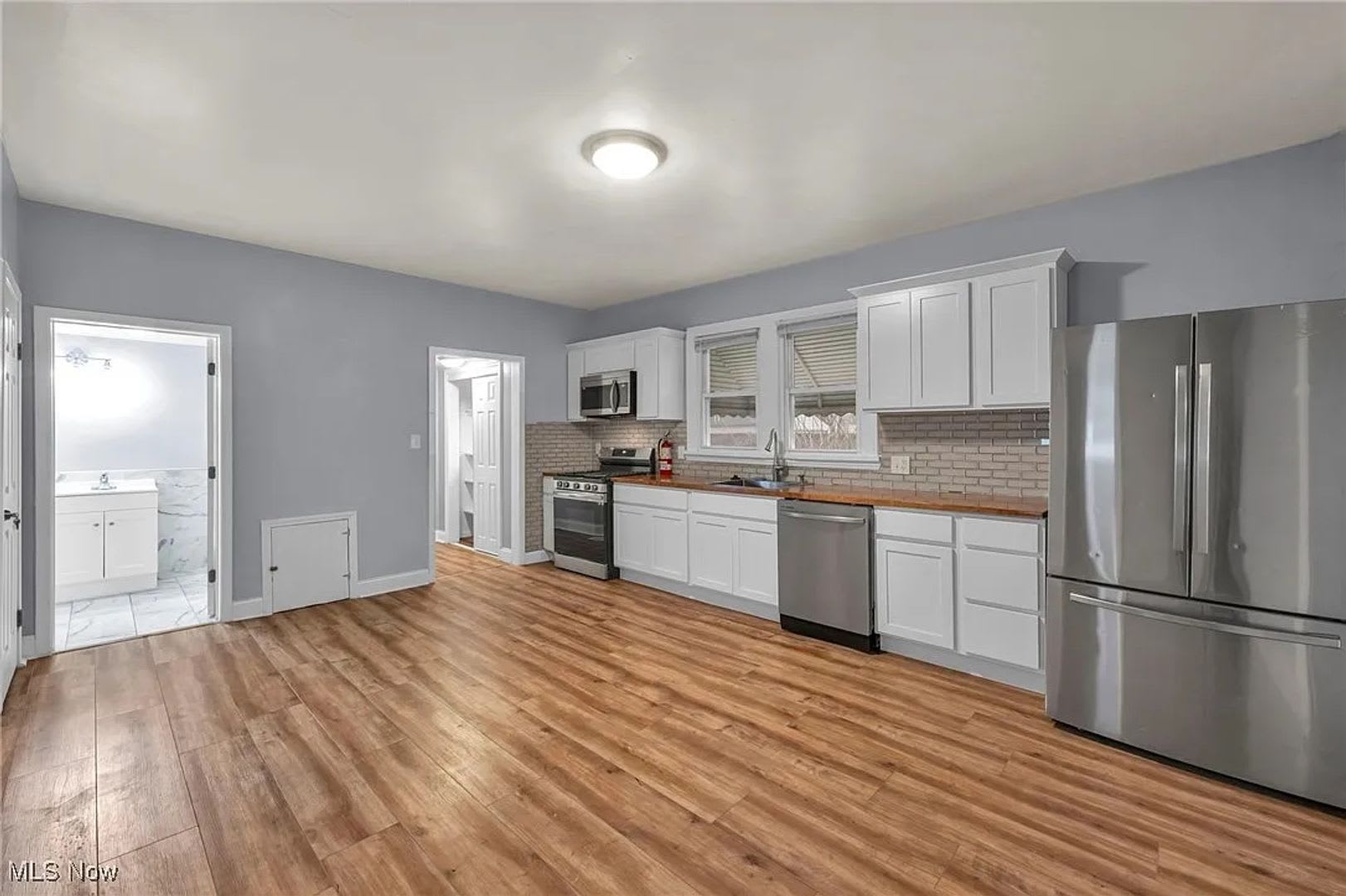 Fully Updated Home with Washer and Dryer – photo 5