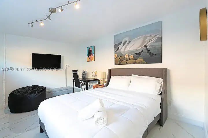 1100 NE 1st Ave – photo 4
