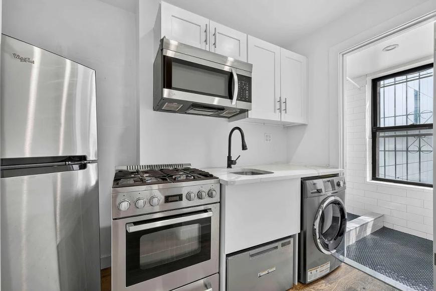 406 West 39th Street – photo 3