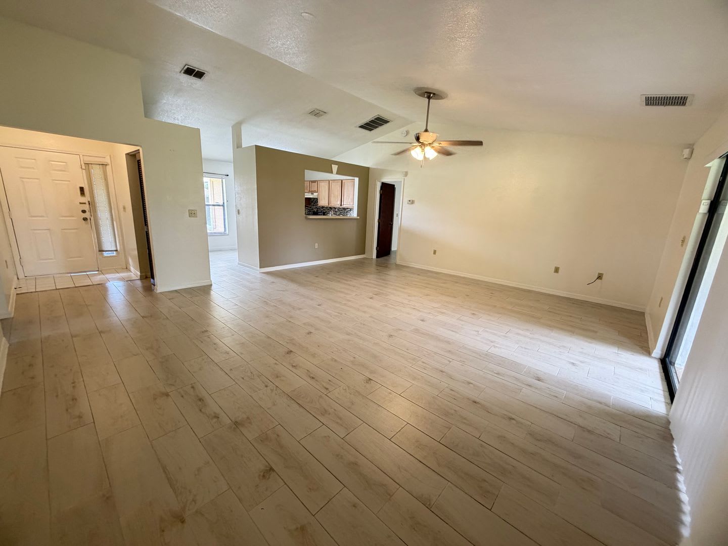 Peaceful Cul-de-Sac Living with a Spacious Backyard! – photo 5