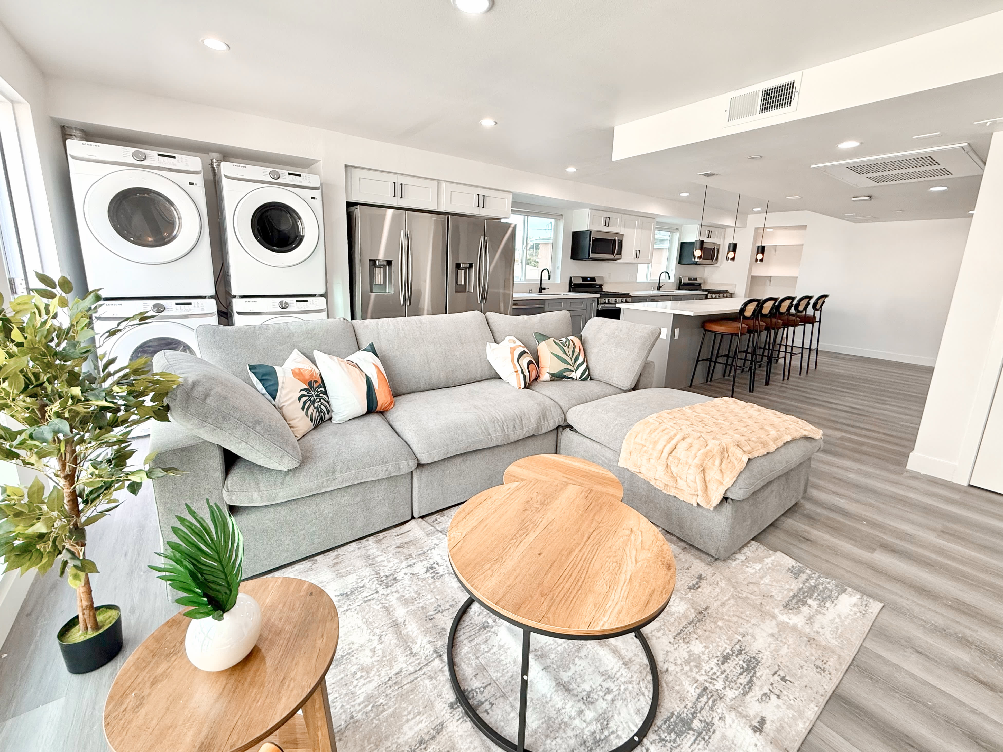 1329 W 36th Street – photo 1