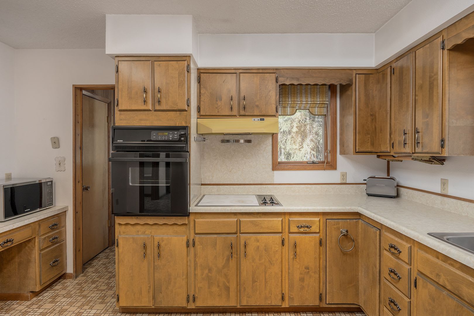 Vintage Charm Meets Modern Comfort in Fairbanks! – photo 4