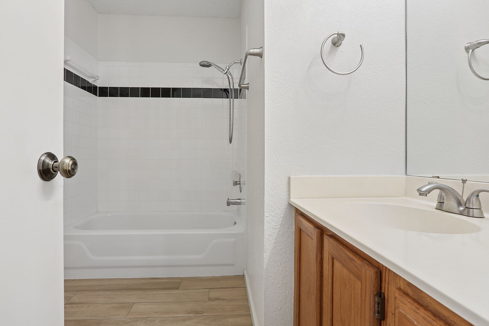 The Austin Home That Has It All — 4 Beds, 3 Baths, Huge Corner Lot + No Carpet! – photo 4