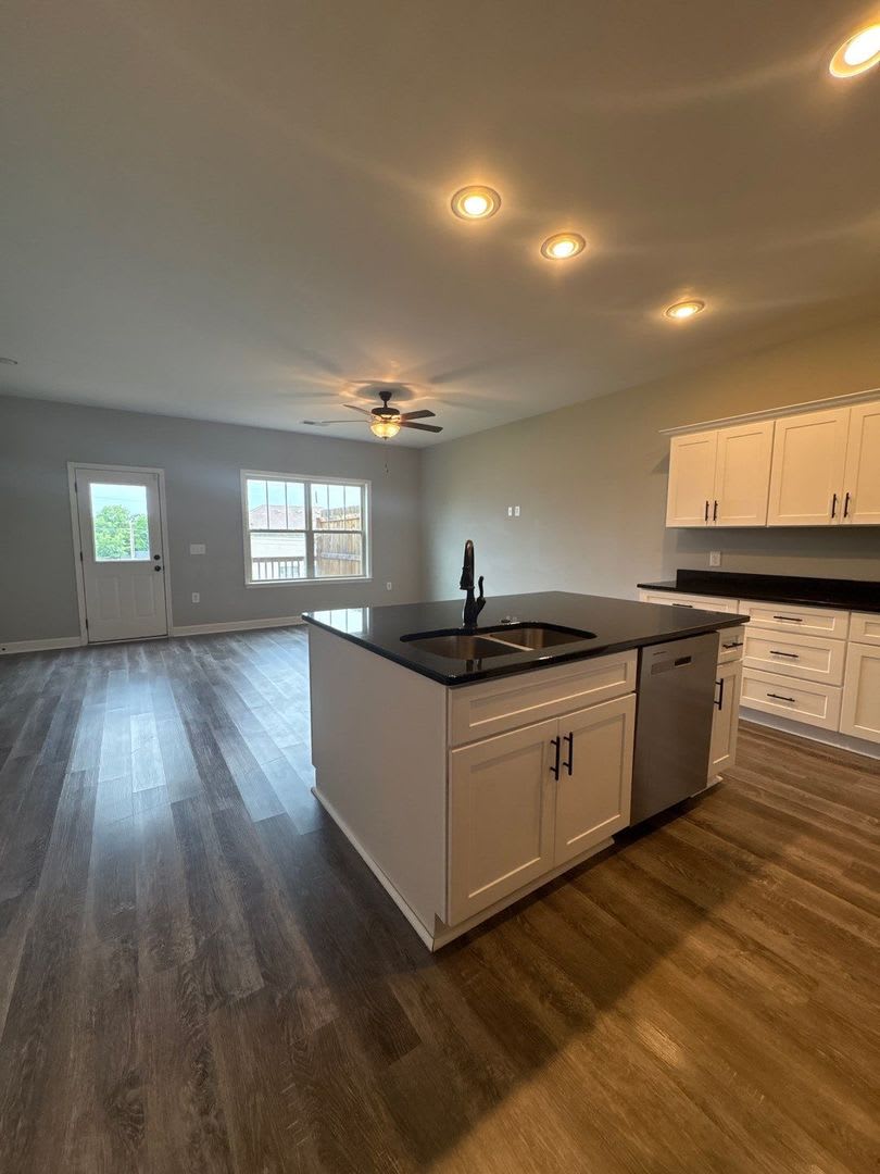 Beautifully Renovated 3BR/2.5BA! Spacious & Move In Ready! – photo 3