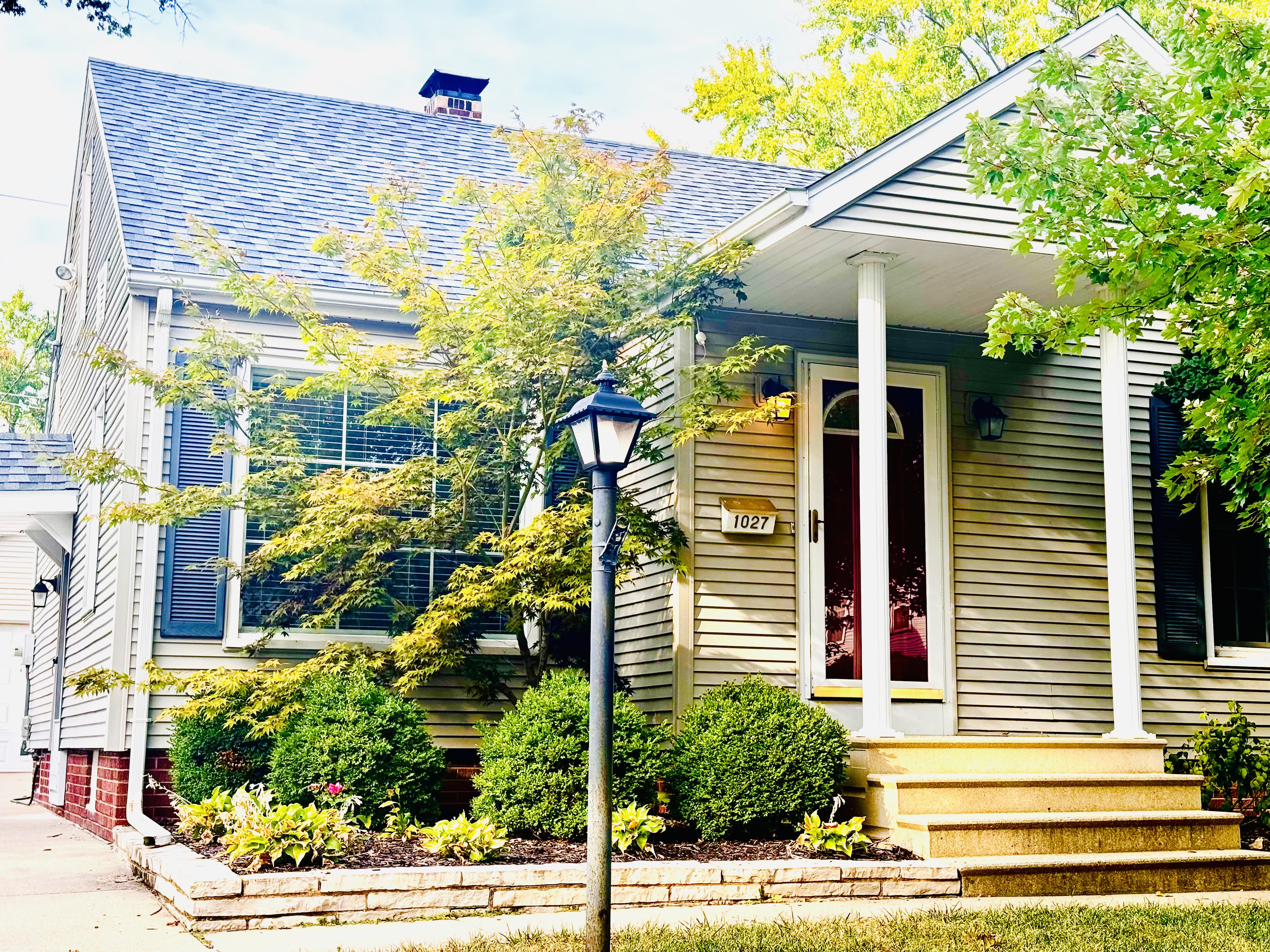 1027 E Elmhurst Ave – photo 1