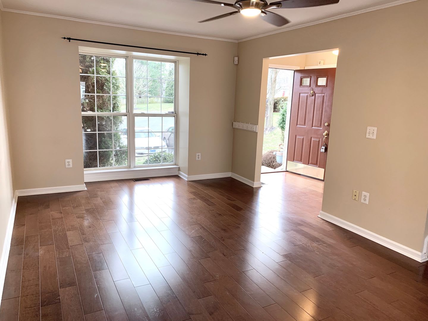 Beautiful 3bd 2.5bth Townhouse In Sought After Reisterstown! – photo 3