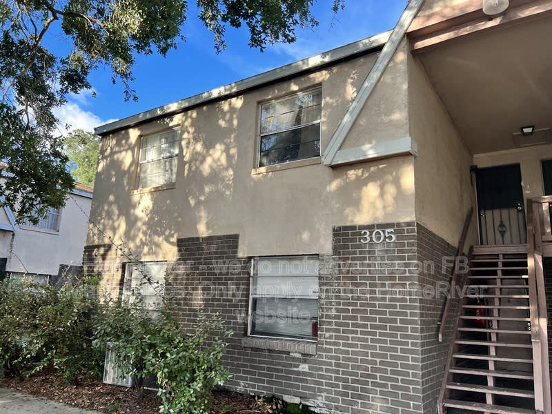 305 E Whitehall Ct – photo 1