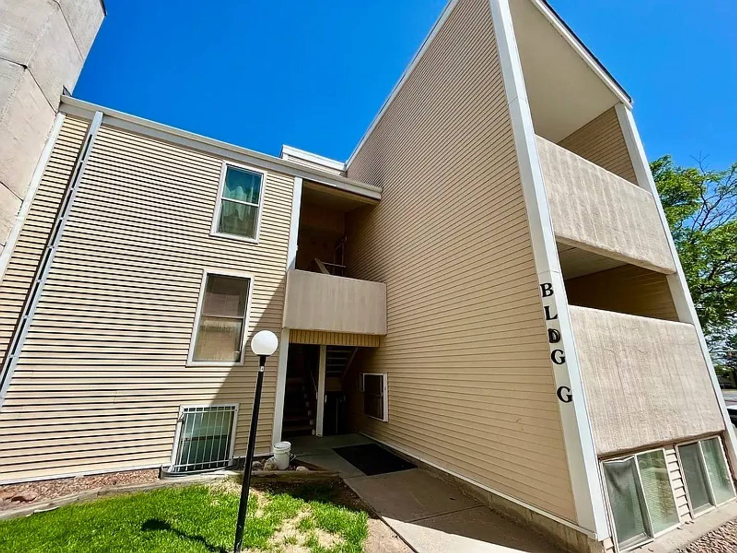 Nice 2 Bdrm Condo In Aurora Available For Sept 1St Occupancy – photo 1