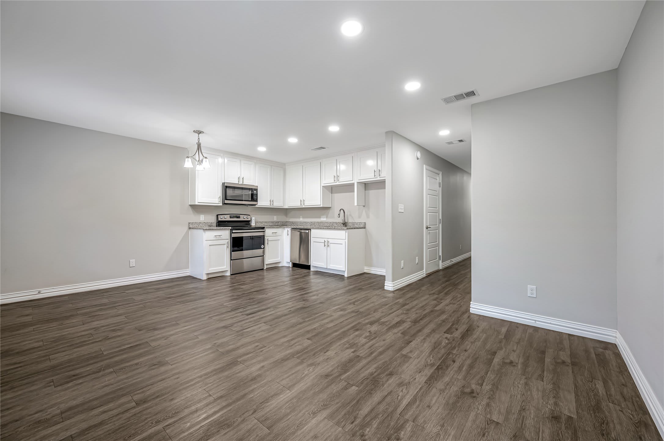 907 W Collins Street – photo 5