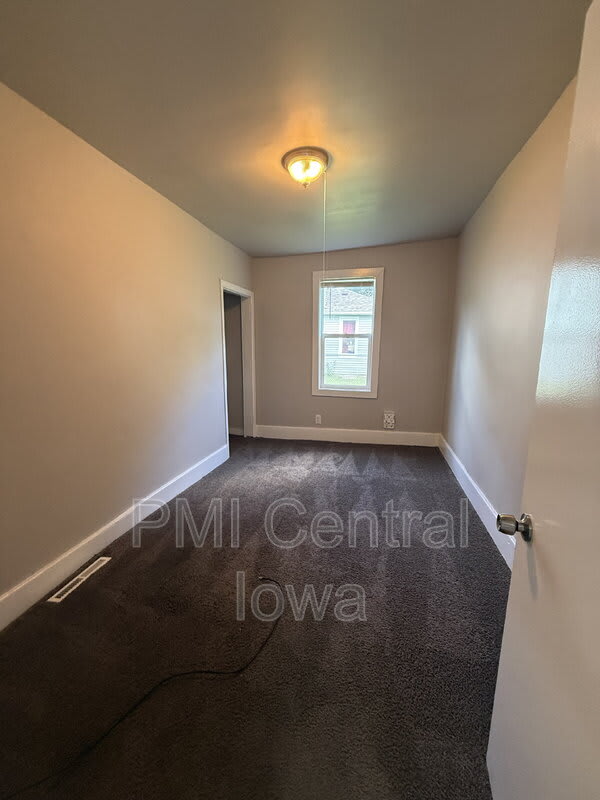 1701 E Walnut St – photo 3