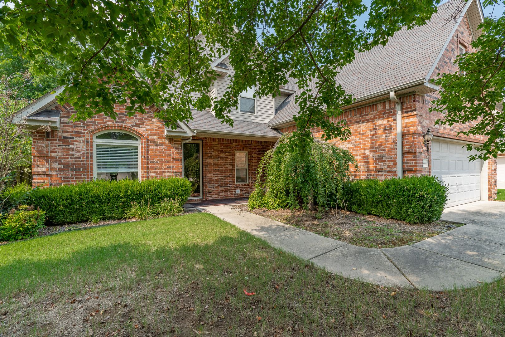 Beautiful 4Bd 2 5Bth Home Located In The Clabber Creek Subdivision – photo 2
